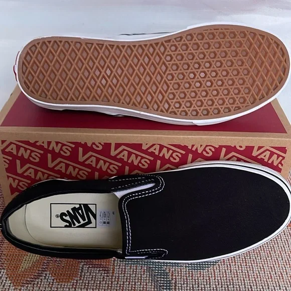Vans WMNS Classic Slip-On BlackVN000EYEBLKSneakers